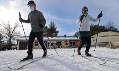 cross country ski-ers amidst covid