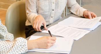 woman creating a will.